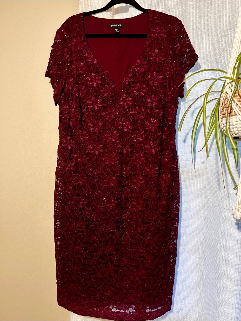 Dress barn- Roz & Ali Wine/Burgundy Floral Lace V-Neck Midi Dress size 18